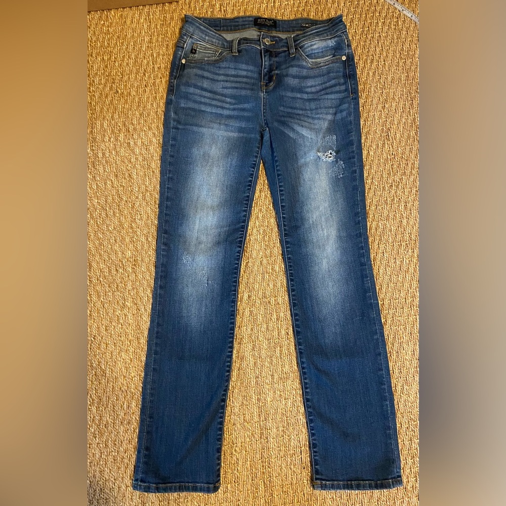 JUDY BLUE ALERT!  Straight Leg Jeans